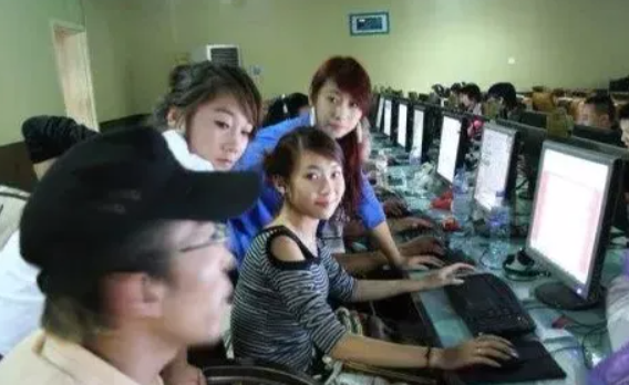 早期网吧时代压根没有美颜的概念